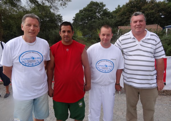 Christian DAVID et Stéphane LE BOURGEOIS avec leurs adversaires des 16ème de finale lors du 3ème Souvenir Mario FOYOT à Capbreton. Christian DAVID et Stéphane LE BOURGEOIS avec leurs adversaires des 16ème de finale lors du 3ème Souvenir Mario FOYOT à Capbreton.