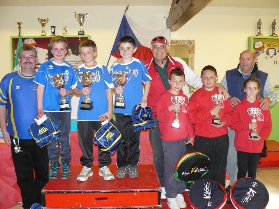 Vincent ,Lucas ,Sébastien, Vincent bat VALS LES BAINS 13 a 12 Vincent ,Lucas ,Sébastien, Vincent bat VALS LES BAINS 13 a 12