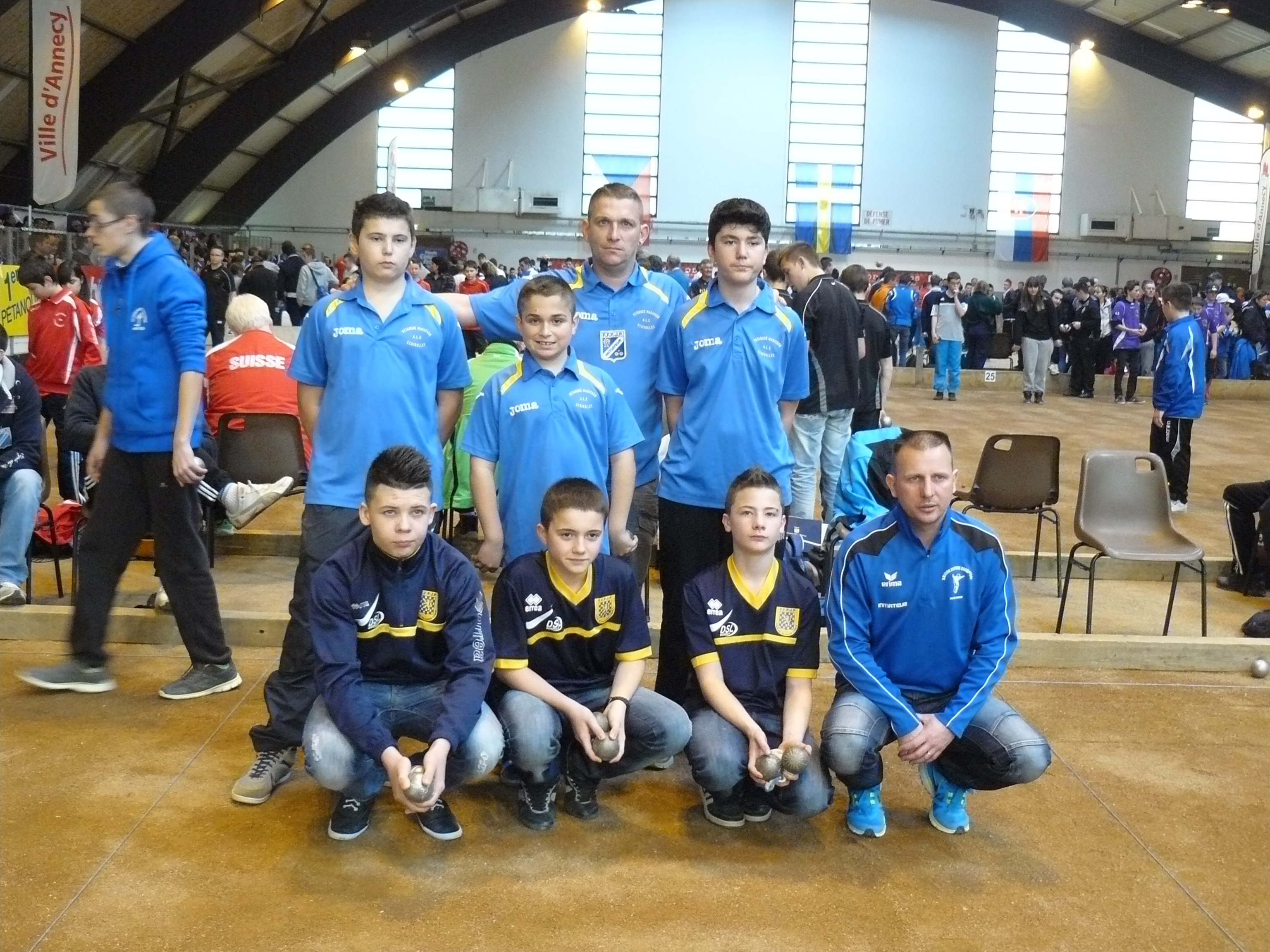 en haut thomas ,loic,fabio et initiateur christophe pour l équipe cadet en haut thomas ,loic,fabio et initiateur christophe pour l équipe cadet