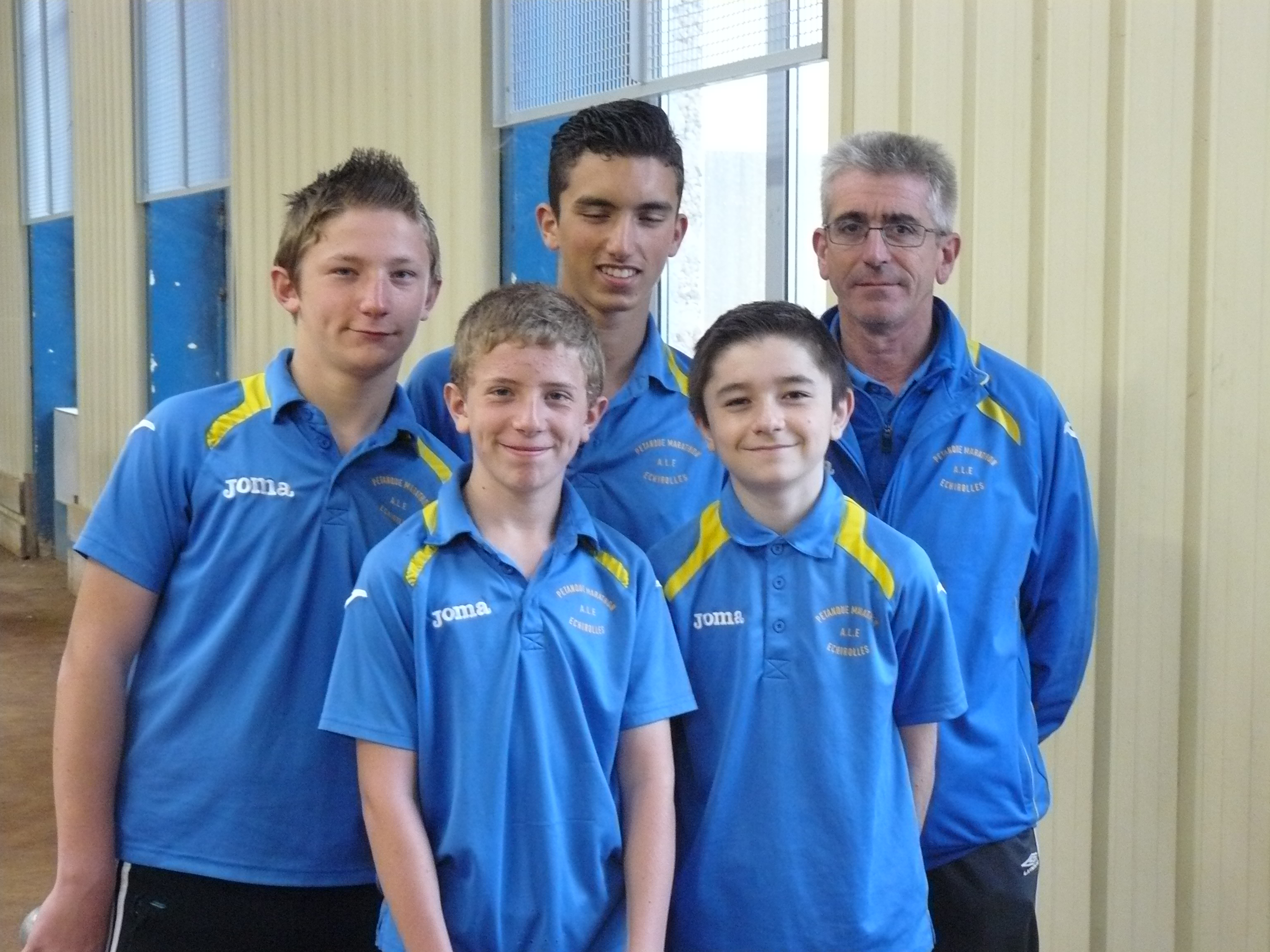 David, Sébastien,Johan,Vincent, et leur éducateur Serge David, Sébastien,Johan,Vincent, et leur éducateur Serge