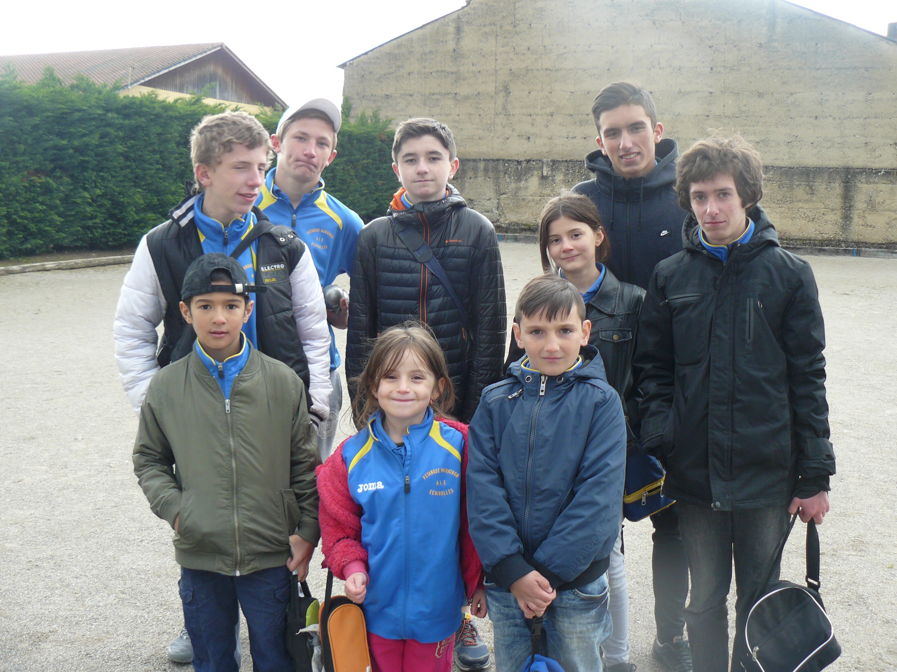 en haut Sebastien,David,Vincent,Johan,Romain.en bas Theoden,Julie,Tigan,Sophie