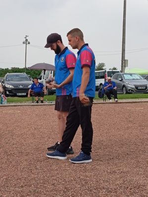 Thomas et Quentin contre le Bois d'Yèvre Thomas et Quentin contre le Bois d'Yèvre