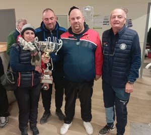 Les florentais,Vanessa, Florent, Robby et JP Gautron pésident de l'ES Moulon Les florentais,Vanessa, Florent, Robby et JP Gautron pésident de l'ES Moulon