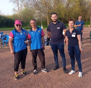 Partie qualif Véro et Christophe contre Charlène et Axel Bienon (Jouet) Partie qualif Véro et Christophe contre Charlène et Axel Bienon (Jouet)