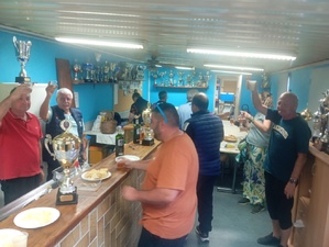 Passage au local du club pour fêter les champions