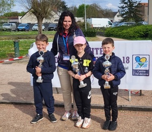 Jules, Tya et Manaêl accompagnés de Vanessa du CD18 Jules, Tya et Manaêl accompagnés de Vanessa du CD18