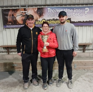 Vainqueurs du B : Murielle (PB), Daniel et Rayan ( La Chapelle St U)