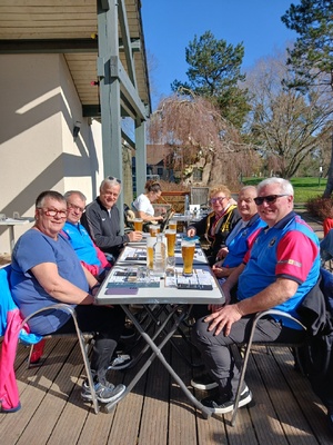 Repas au soleil à la Guinguette