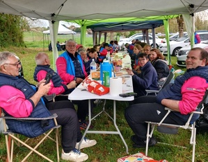 Belle tablée de 40 personnes samedi midi Belle tablée de 40 personnes samedi midi