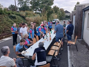 Passage au club pour fêter les bons résultats de la journée... Passage au club pour fêter les bons résultats de la journée...