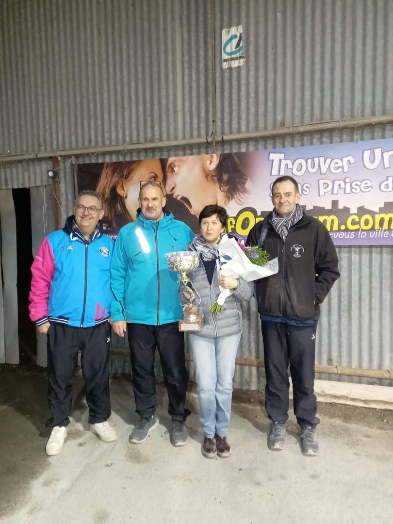 Les vainqueurs du Challenge Fernand Torres en compagnie de Laurent Torres