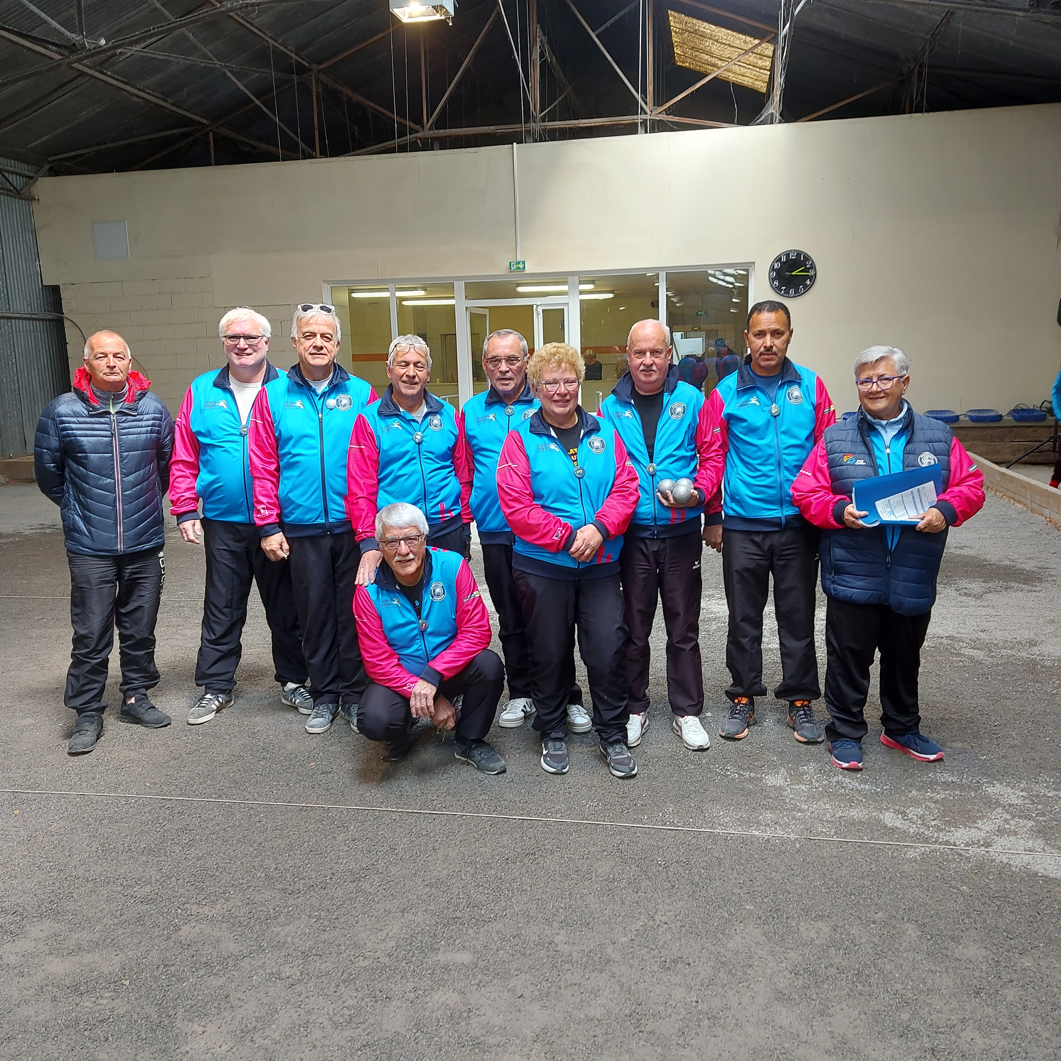 JP (Président), Éric C, François, Olivier, Camille,Véro, Éric LP, Momo, Mimie (Coach) et Michel (accroupis)