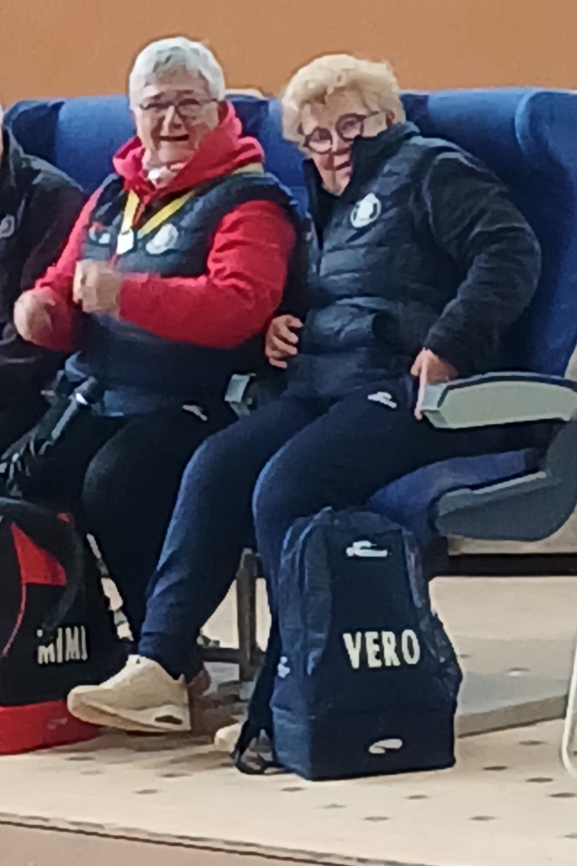 Les sièges d'avion d'un fabricant issoldunois disposés dans le boulodrome ont eu du succès auprès des Moulonnais