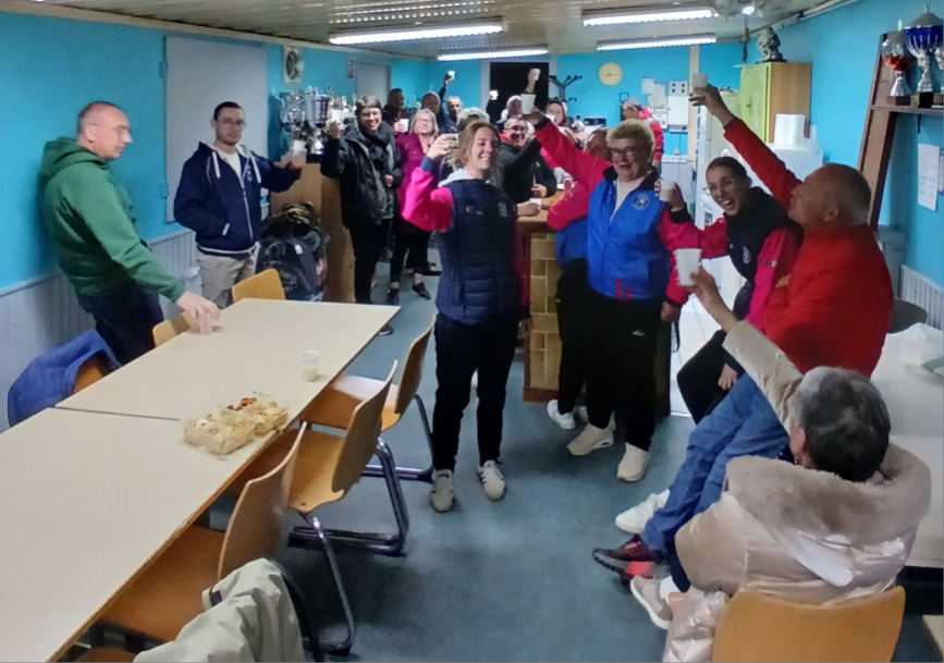 Passage obligatoire au club pour fêter le titre des filles