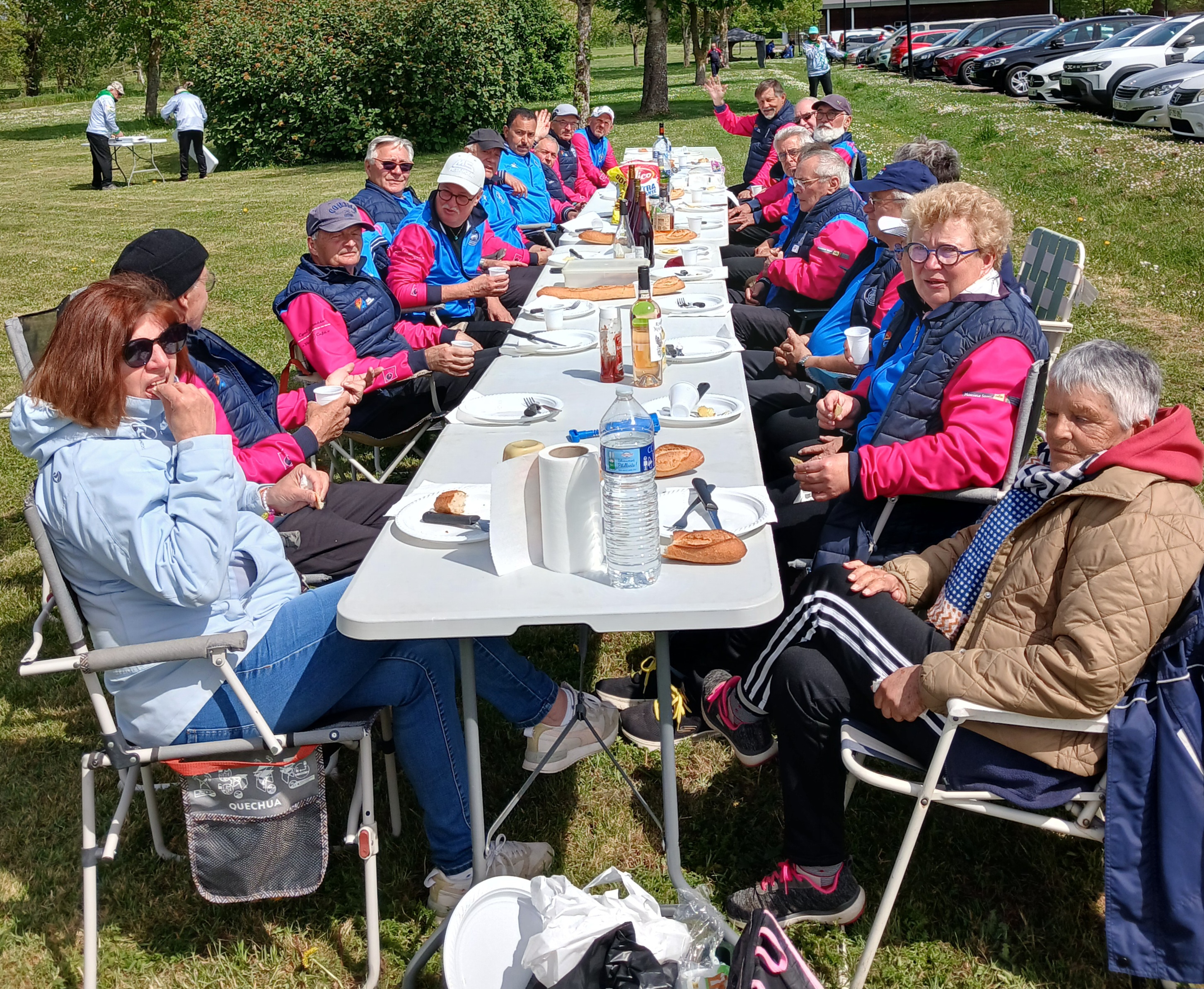 Repas au soleil pour les Moulonnais...