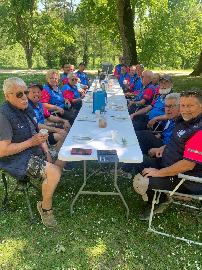 Les vétérans à table