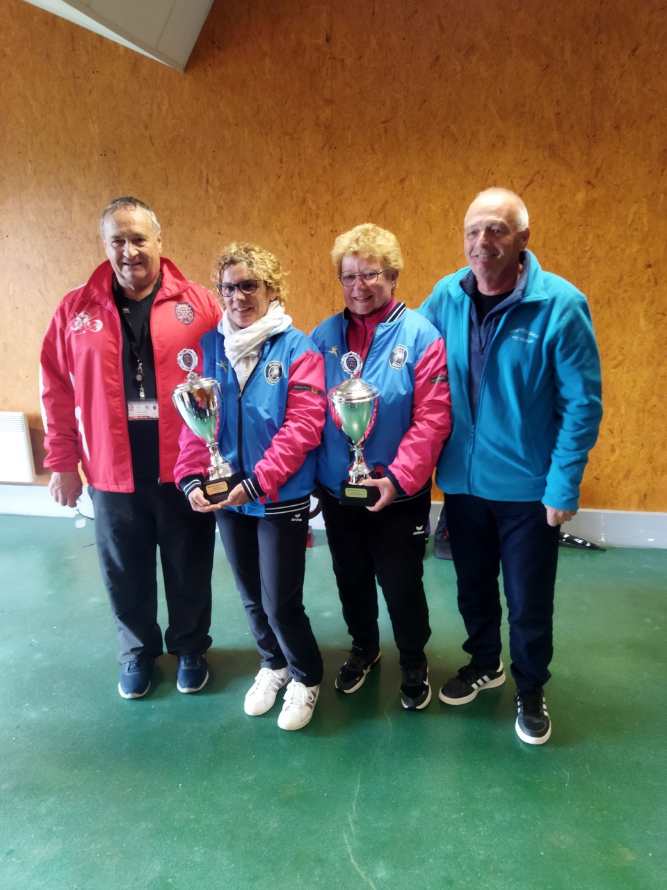 ROBERT, KARINE, VERO et JP ROBERT, KARINE, VERO et JP