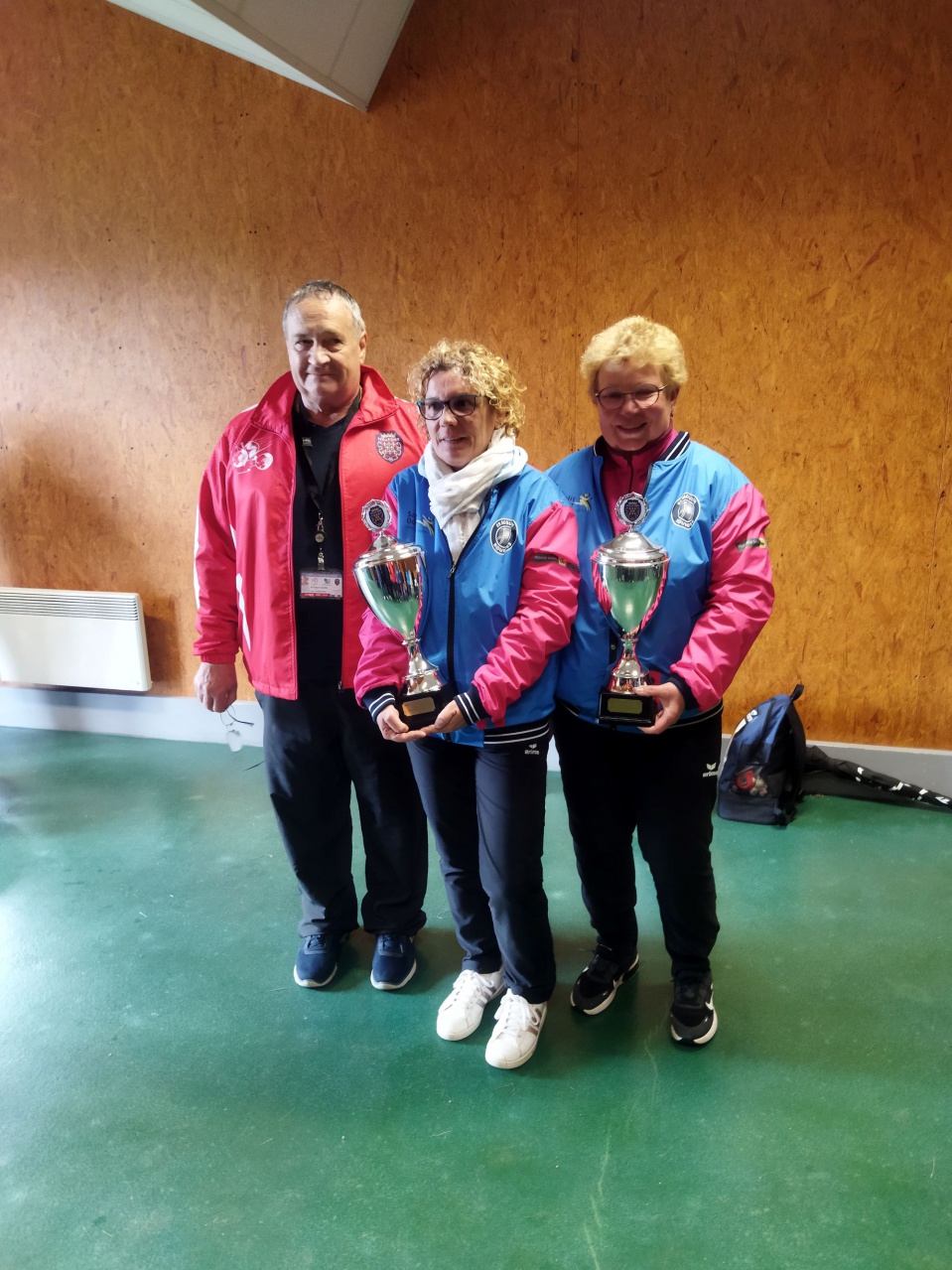 ROBERT, VERO ET KARINE ROBERT, VERO ET KARINE