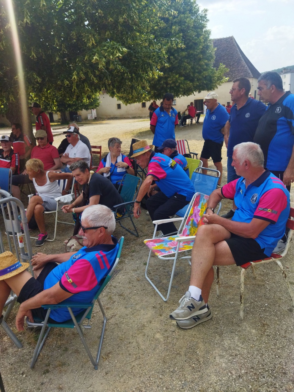 LES SUPPORTERS MOULONNAIS LES SUPPORTERS MOULONNAIS