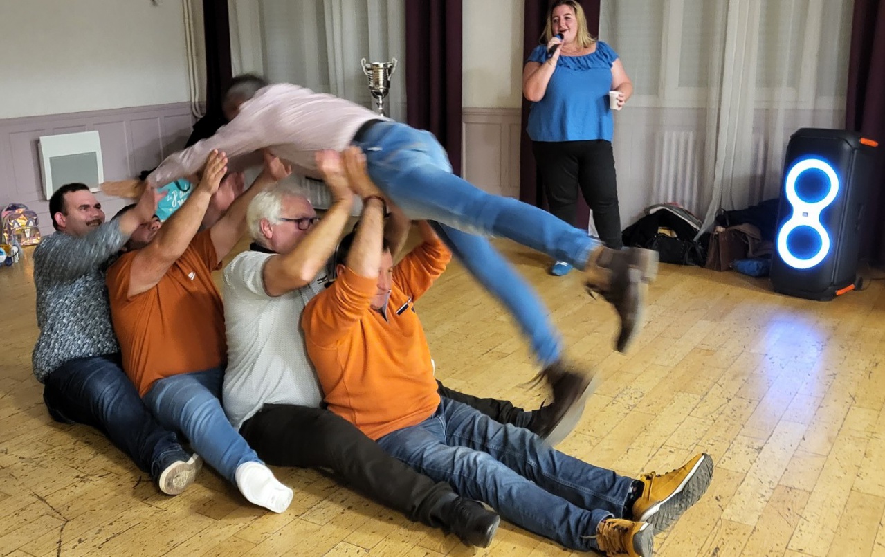 BONNE AMBIANCE TOUT AU LONG DE LA SOIRÉE BONNE AMBIANCE TOUT AU LONG DE LA SOIRÉE