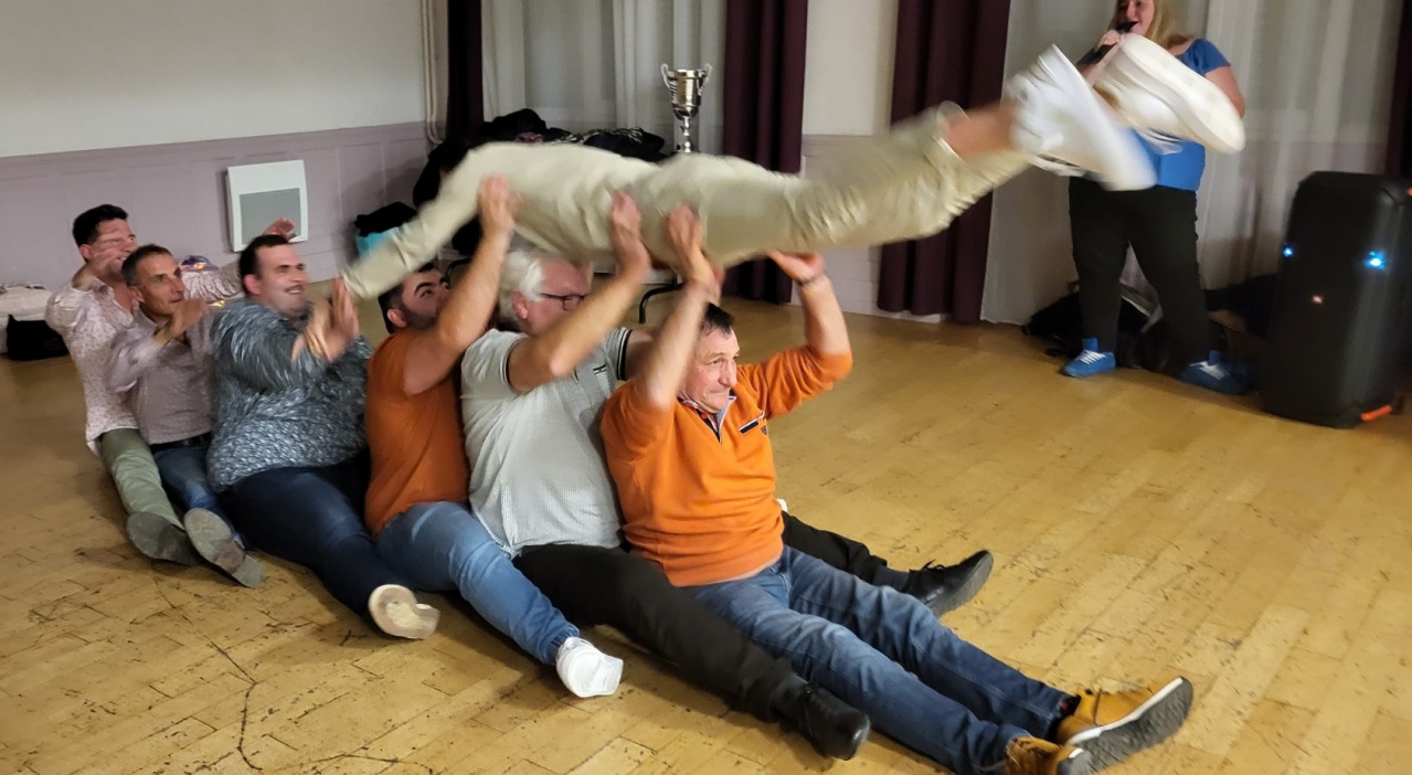 C'EST PLUS FACILE AVEC KÉVIN... C'EST PLUS FACILE AVEC KÉVIN...