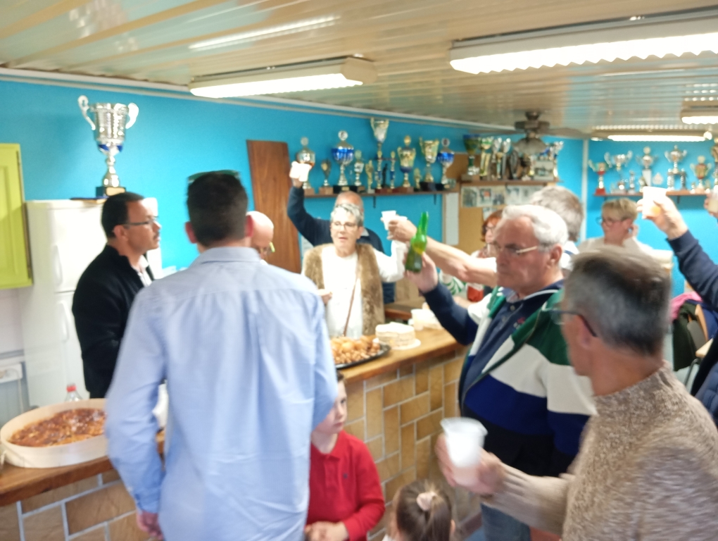 Apéro au club pour fêter les champions Vétérans 2