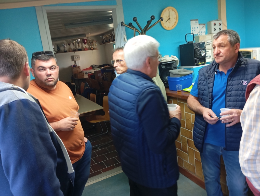 Apéro au club pour fêter les champions Vétérans 4 Apéro au club pour fêter les champions Vétérans 4