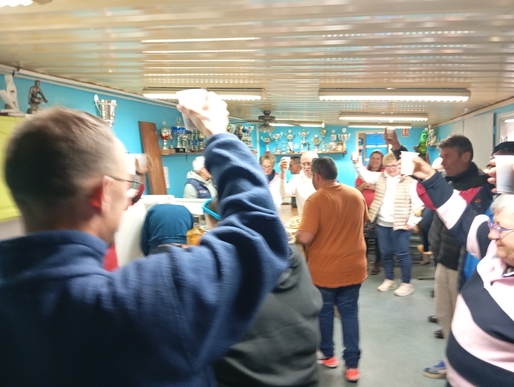 Apéro au club pour fêter les champions D Jeu Provençal 2