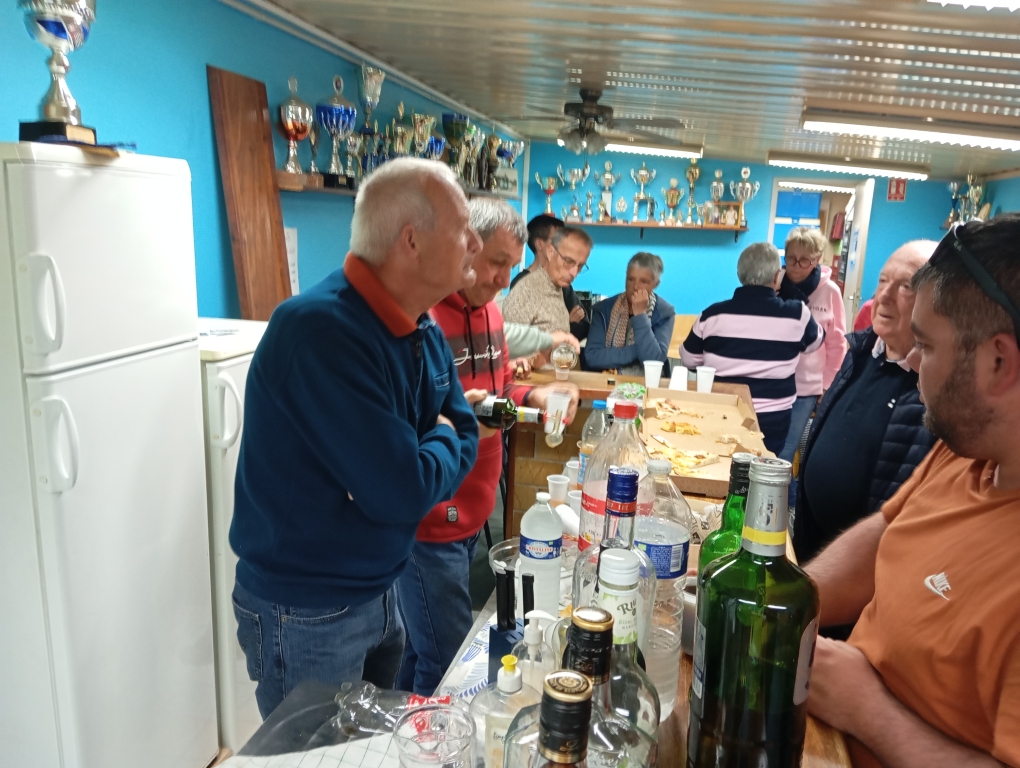 Apéro au club pour fêter les champions D Jeu Provençal 4