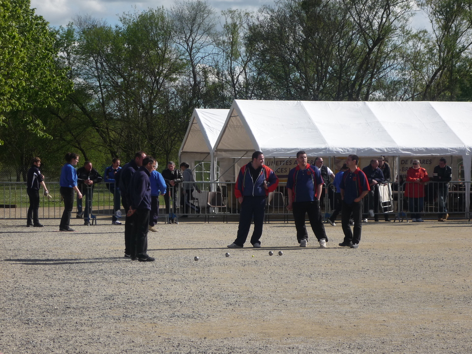 L ÉQUIPE DE ST FLORENT CHAMPIONNE TRIPLETTE 2012 L ÉQUIPE DE ST FLORENT CHAMPIONNE TRIPLETTE 2012