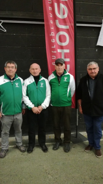 Jean-Claude, Mimille, Jean-Yves et Michel perdent au 2ème tour du B après avoir gagné le 1er tour du A Jean-Claude, Mimille, Jean-Yves et Michel perdent au 2ème tour du B après avoir gagné le 1er tour du A