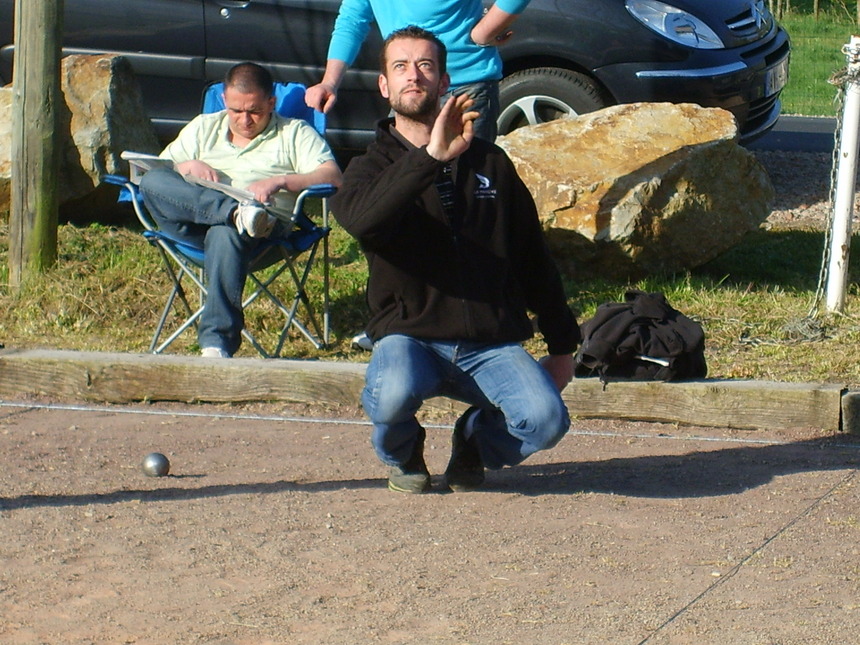 Jean-François DUCHEMIN suit sa boule des yeux Jean-François DUCHEMIN suit sa boule des yeux