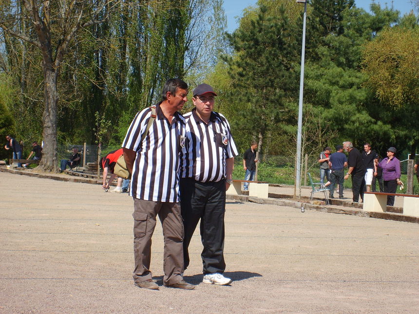 Les arbitres en grande conversation Les arbitres en grande conversation