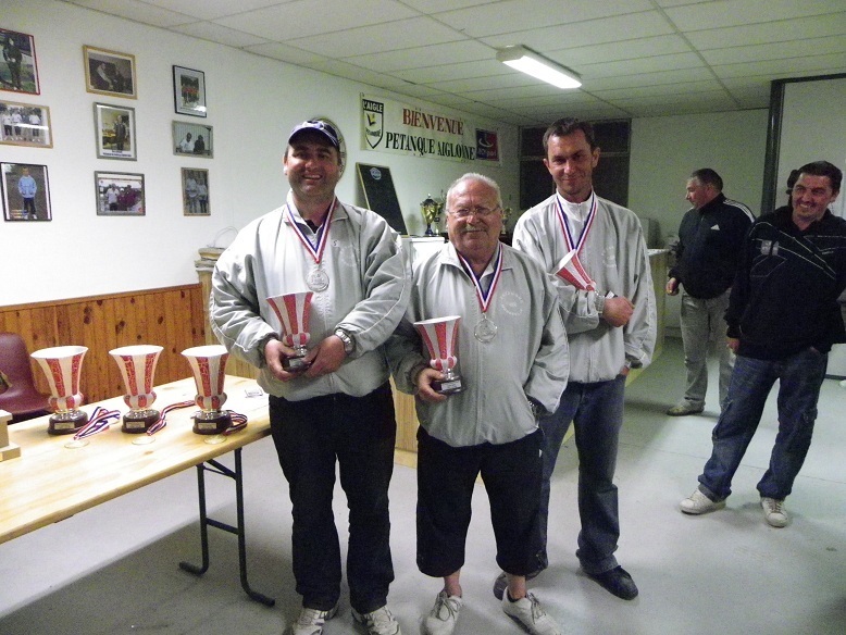 Philippe CAUQUELIN - Jean-Pierre GIMELLI - Sébastien CARVILLE, Vice champions 2011