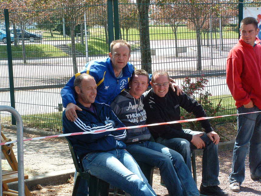 Le banc des vaincus très souriants toutefois