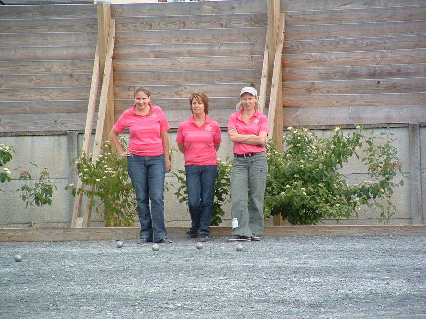 Delphine RENAULT - Nathalie GINARD et Yolande GIFFAUT vice -championnes Delphine RENAULT - Nathalie GINARD et Yolande GIFFAUT vice -championnes