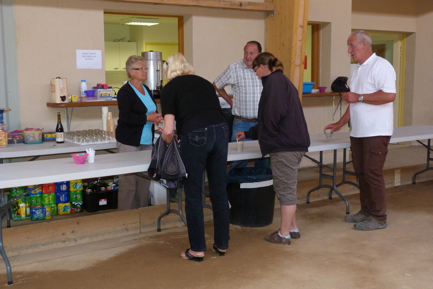 La buvette opérationnelle et les responsables La buvette opérationnelle et les responsables