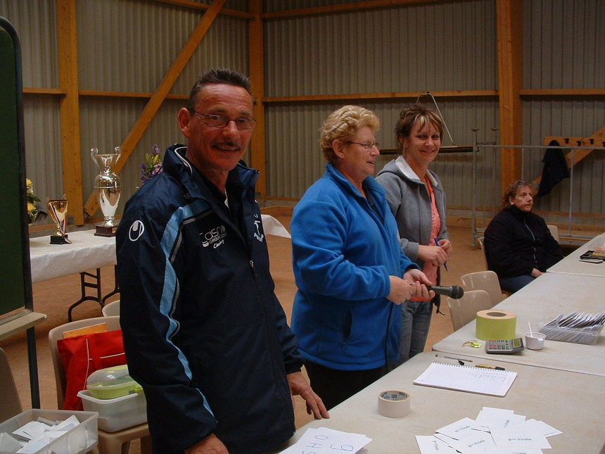 La table de marque se prépare au tirage des 1/8èmes La table de marque se prépare au tirage des 1/8èmes