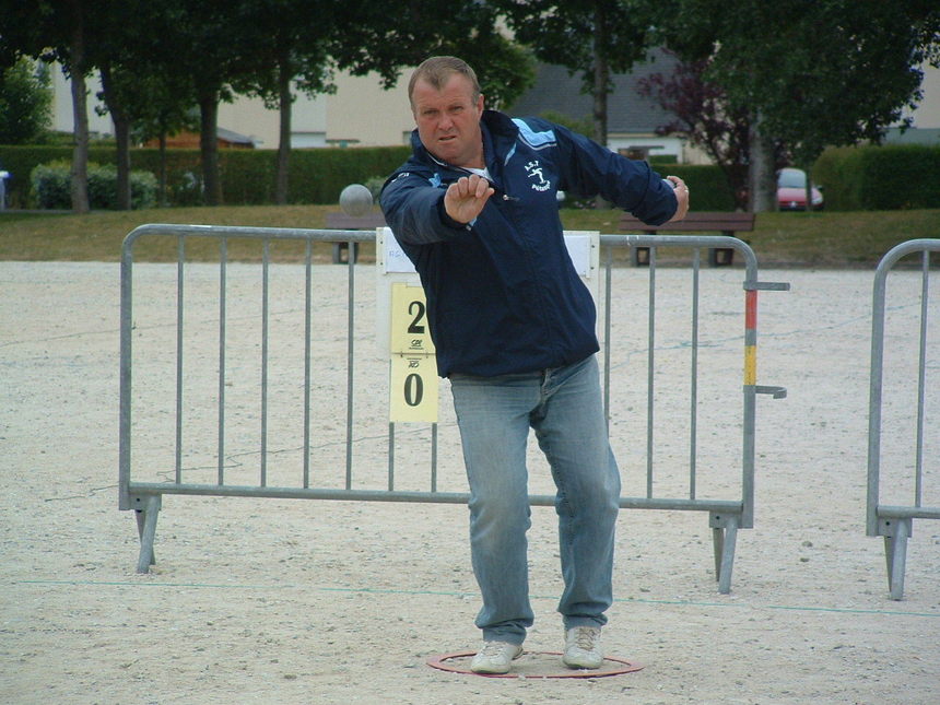 Thierry MOUCHEL un excellent pointeur au tir en doublette mixte Thierry MOUCHEL un excellent pointeur au tir en doublette mixte