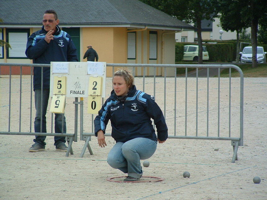 Emma sous l'oeil attentif de papa Emma sous l'oeil attentif de papa