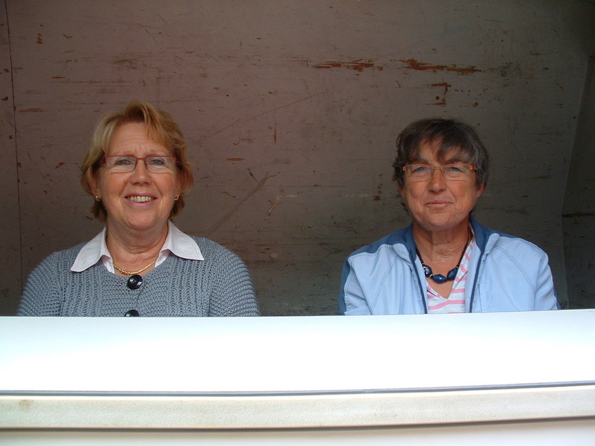 Les financières bien au chaud dans leur camion ( le samedi mais pas le dimanche ) Les financières bien au chaud dans leur camion ( le samedi mais pas le dimanche )