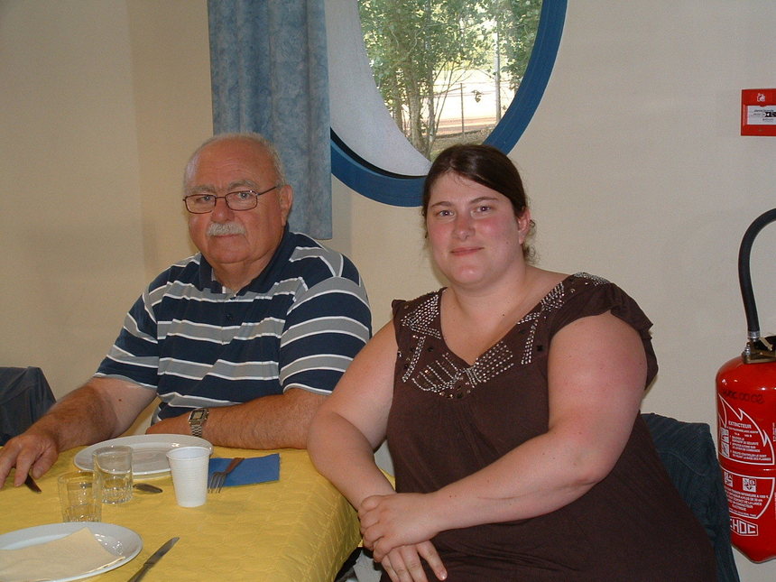 L'incontournable Dédé et sa nouvelle présidente de la section foot L'incontournable Dédé et sa nouvelle présidente de la section foot