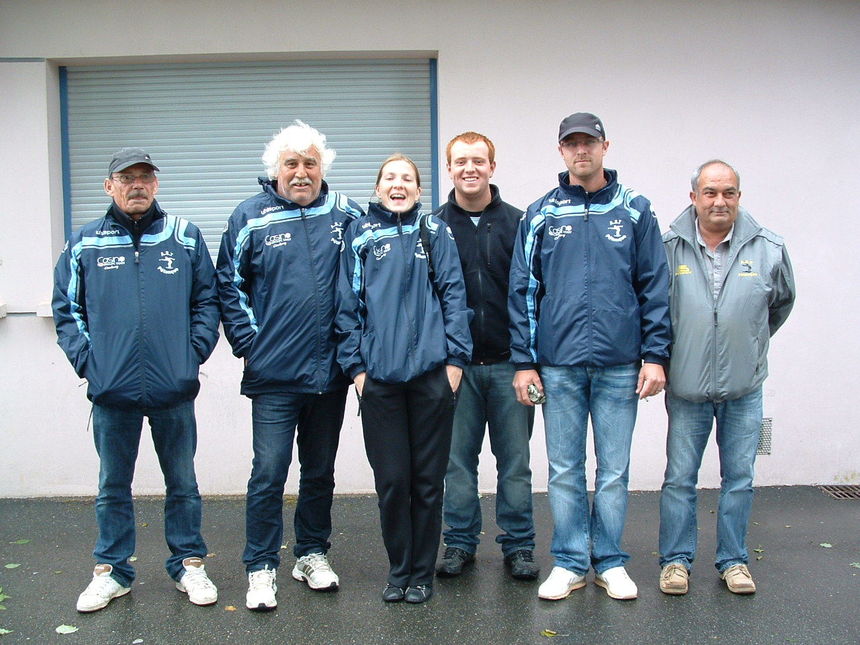 A S TOURLAVILLE vainqueur du 2ème tour Serge LETEURTRE - Marc STARECKI - Nadège ENDELIN - Johnny MOUCHEL - Vincent SWED et Jean Pierre MEDIAMOLLE A S TOURLAVILLE vainqueur du 2ème tour Serge LETEURTRE - Marc STARECKI - Nadège ENDELIN - Johnny MOUCHEL - Vincent SWED et Jean Pierre MEDIAMOLLE