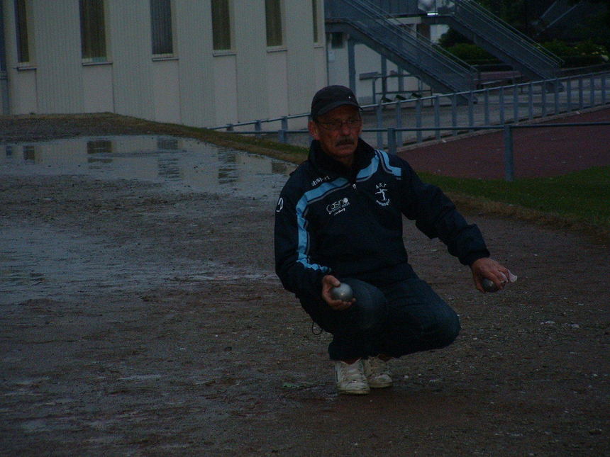 Serge LETEURTRE lors d'une des doublettes victorieuses de l'A S T Serge LETEURTRE lors d'une des doublettes victorieuses de l'A S T
