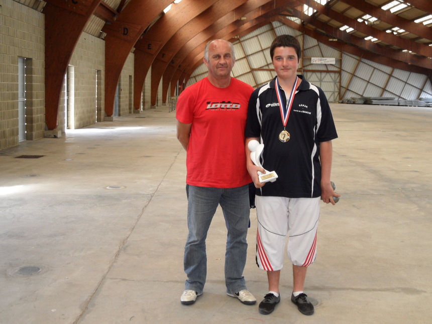 Paul LEFEVRE-CHARLIER champion cadet avec son coach