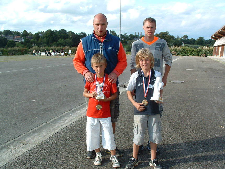 Les lauréats minimes avec leur coach Les lauréats minimes avec leur coach