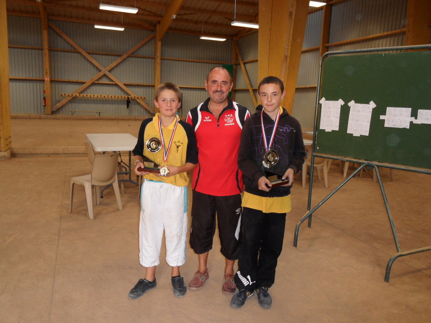 Les champions 2011 - Axel BLIAUT et Demsey GIBERT avec leur président