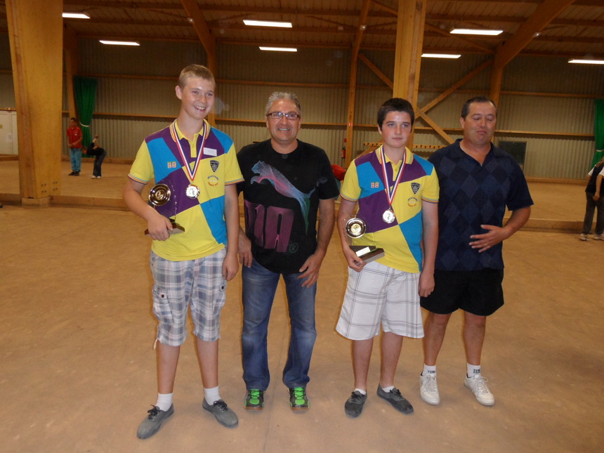 Paul BILLY (1/4 finaliste en junior au france) et Paul LEFEVRE CHALLIER (1/2 finale au france en cadet) champions cadet 2011