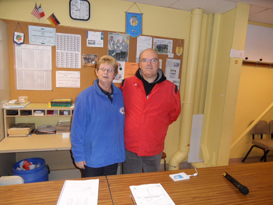 La déléguée du comité (Jacqueline SWED) et l'arbitre de la journée (Cyrille MELKIOR) La déléguée du comité (Jacqueline SWED) et l'arbitre de la journée (Cyrille MELKIOR)