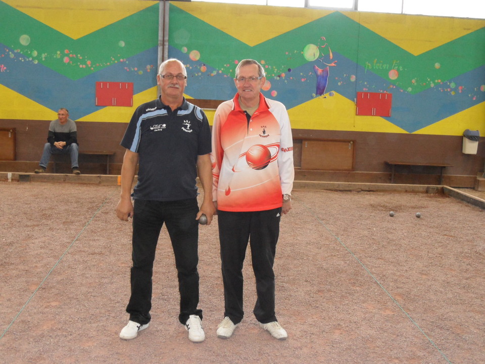 Jacques REGNIER remporte ce tête à tête face à Alain SWED Jacques REGNIER remporte ce tête à tête face à Alain SWED